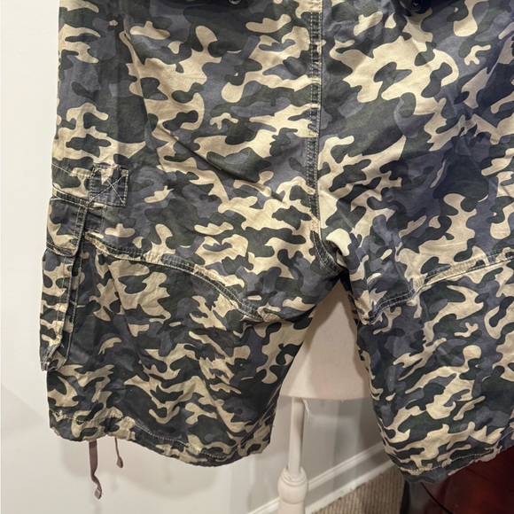 Camouflage Cargo Shorts - Picture 4 of 6